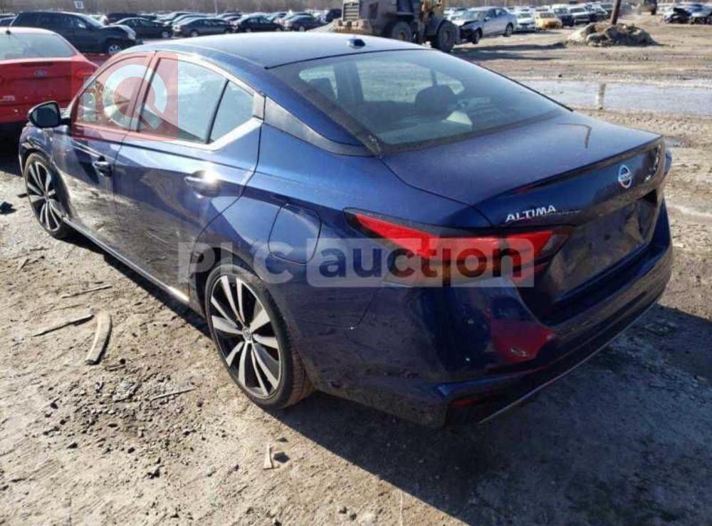 نيسان ألتيما